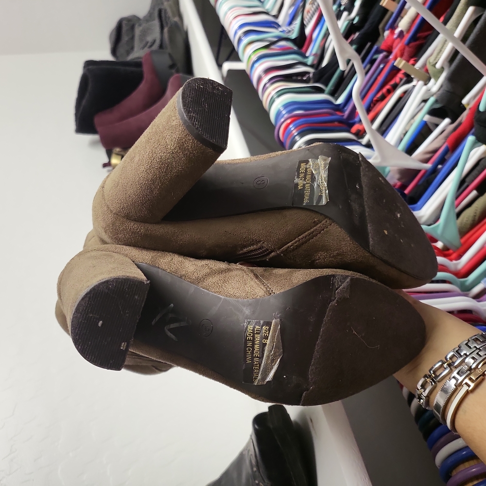 Suede boots - Picture 3 of 4